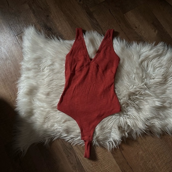 MADEWELL Deep V-Neck Thong Bodysuit - Picture 4 of 5